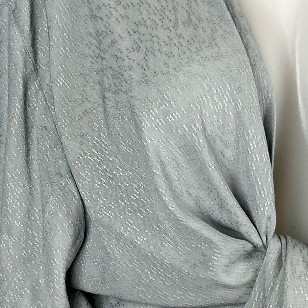 Final touch size M front tie wrap top in shimmery blue/ gray - Picture 6 of 6